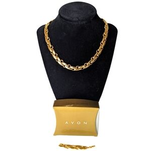 Vintage gold Avon necklace